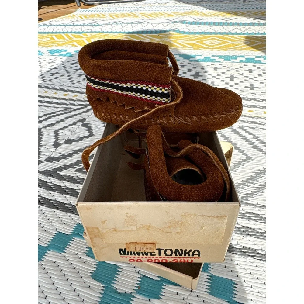 Vintage Minnetonka Kids Brown Suede Moccasin Boots Woven Trim Made in USA Size 4